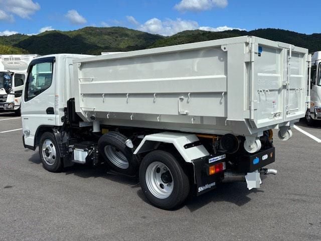 MITSUBISHI CANTER 2025
