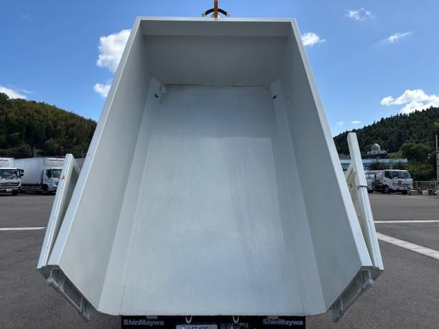 MITSUBISHI CANTER 2025