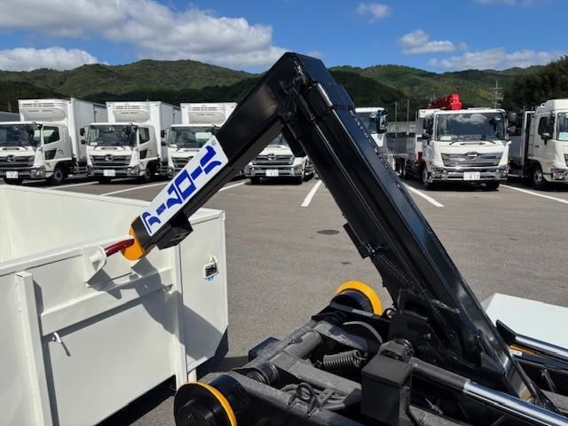 MITSUBISHI CANTER 2025