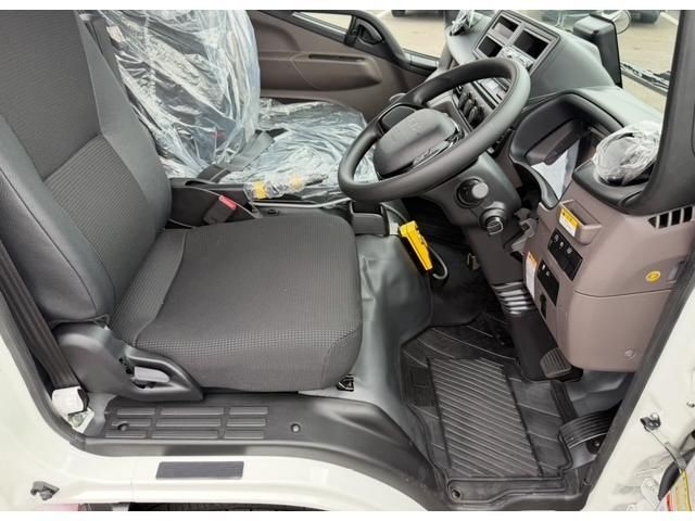 MITSUBISHI CANTER 2025