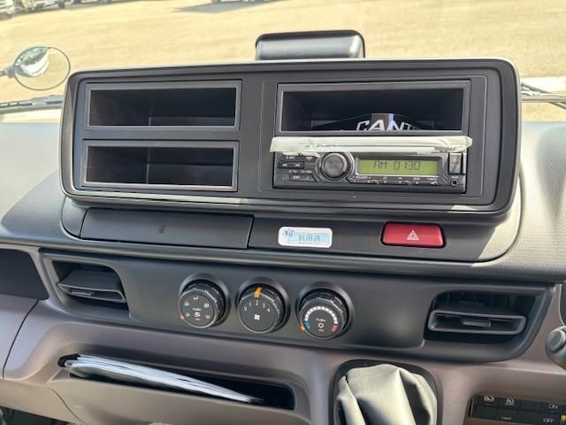 MITSUBISHI CANTER 2025