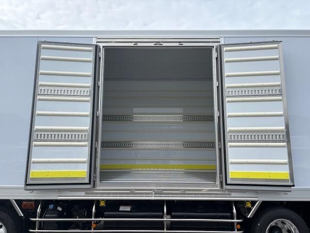 MITSUBISHI FUSOU SUPER GREAT 2025