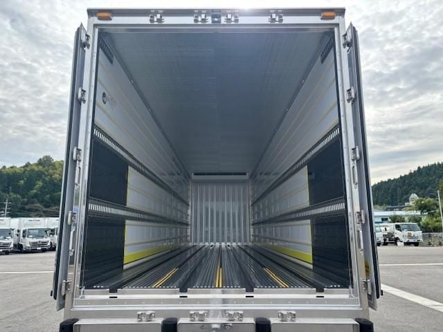 MITSUBISHI FUSOU SUPER GREAT 2025