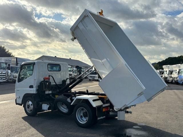 MITSUBISHI CANTER 2025