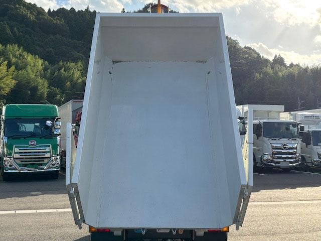 MITSUBISHI CANTER 2025