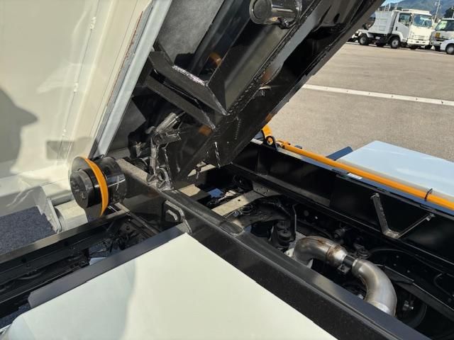 MITSUBISHI CANTER 2025