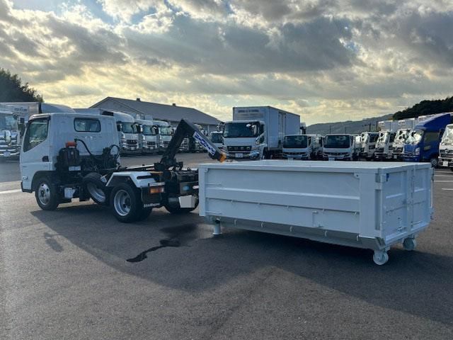 MITSUBISHI CANTER 2025