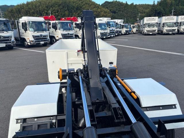 MITSUBISHI CANTER 2025