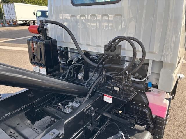 MITSUBISHI CANTER 2025