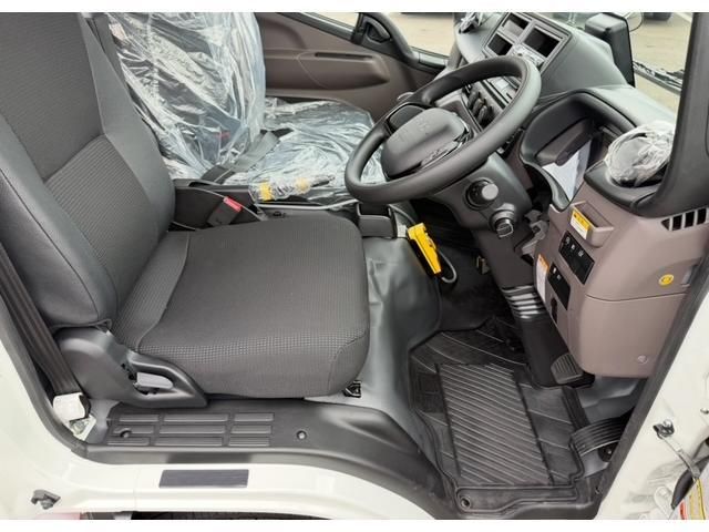 MITSUBISHI CANTER 2025