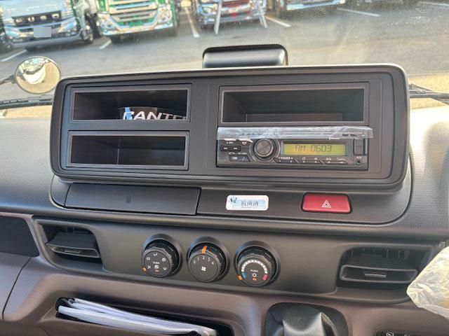 MITSUBISHI CANTER 2025