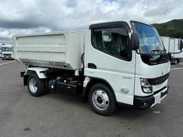 MITSUBISHI CANTER 2025
