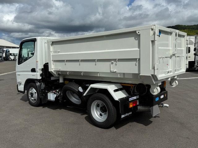 MITSUBISHI CANTER 2025