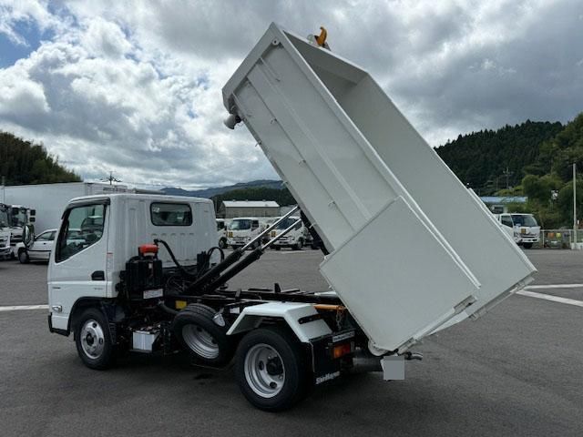 MITSUBISHI CANTER 2025