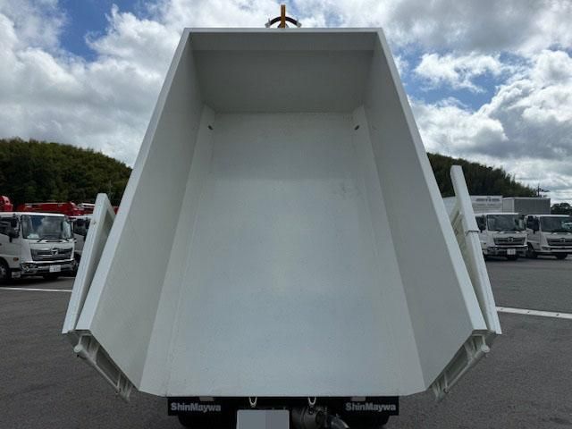 MITSUBISHI CANTER 2025