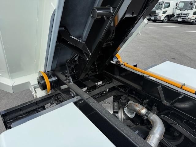 MITSUBISHI CANTER 2025