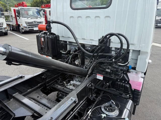 MITSUBISHI CANTER 2025