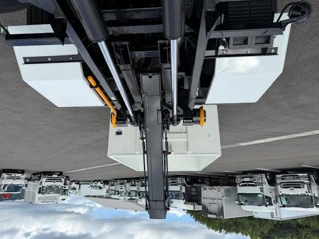 MITSUBISHI CANTER 2025