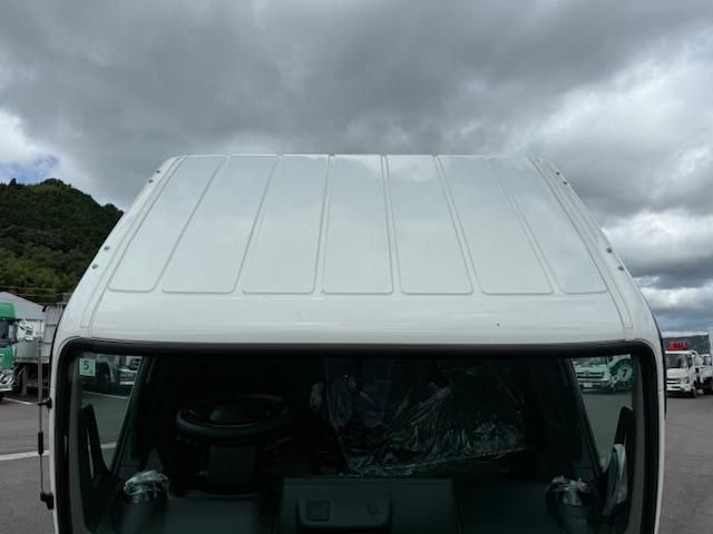 MITSUBISHI CANTER 2025