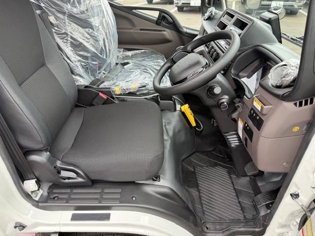 MITSUBISHI CANTER 2025