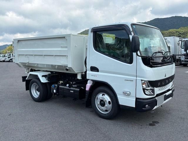 MITSUBISHI CANTER 2025