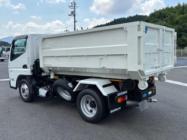 MITSUBISHI CANTER 2025