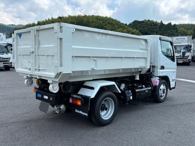MITSUBISHI CANTER 2025