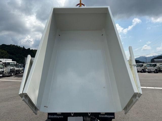 MITSUBISHI CANTER 2025