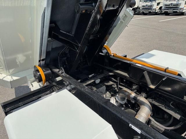 MITSUBISHI CANTER 2025