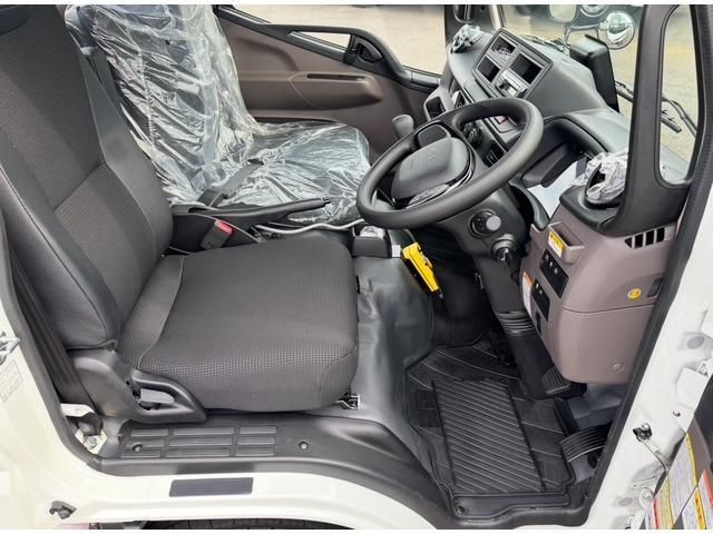 MITSUBISHI CANTER 2025