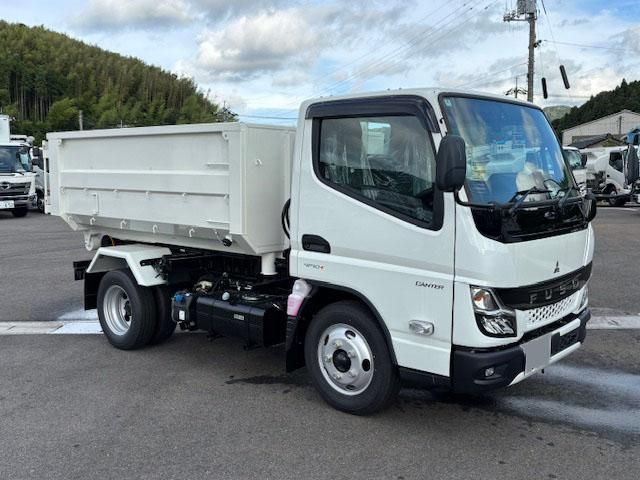 MITSUBISHI CANTER 2025