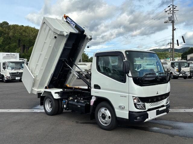 MITSUBISHI CANTER 2025