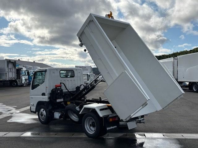 MITSUBISHI CANTER 2025