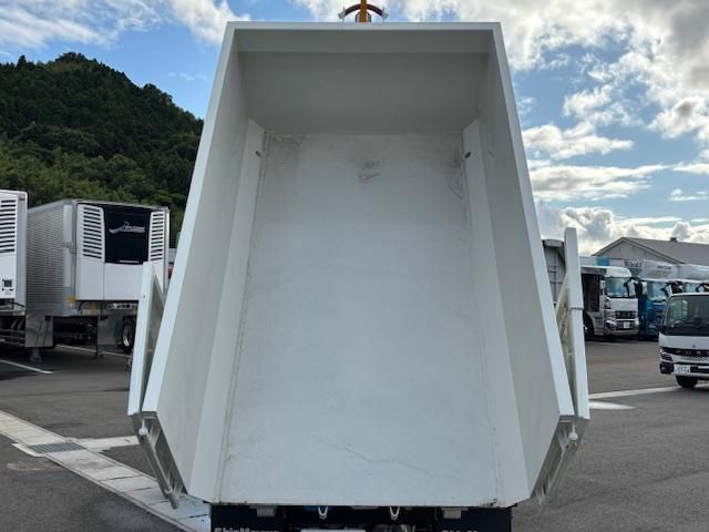 MITSUBISHI CANTER 2025