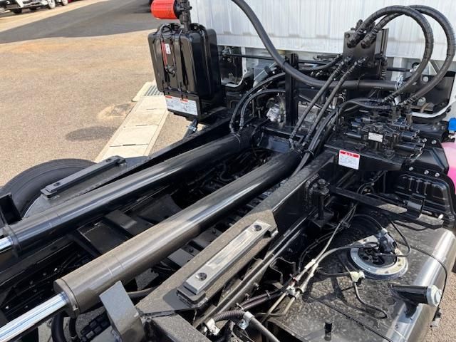 MITSUBISHI CANTER 2025