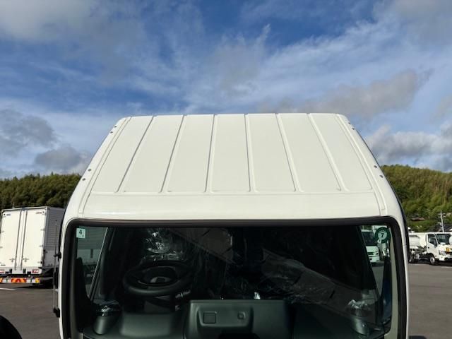 MITSUBISHI CANTER 2025