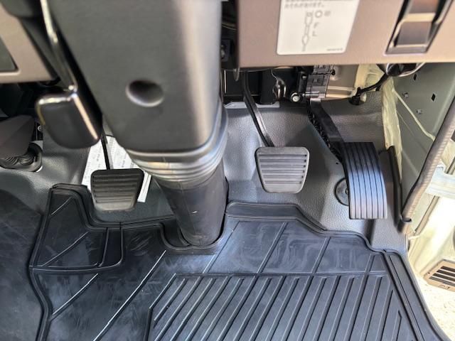 MITSUBISHI CANTER 2025