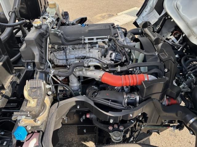 MITSUBISHI CANTER 2025