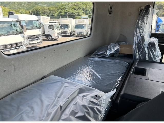 MITSUBISHI FUSOU SUPER GREAT 2025