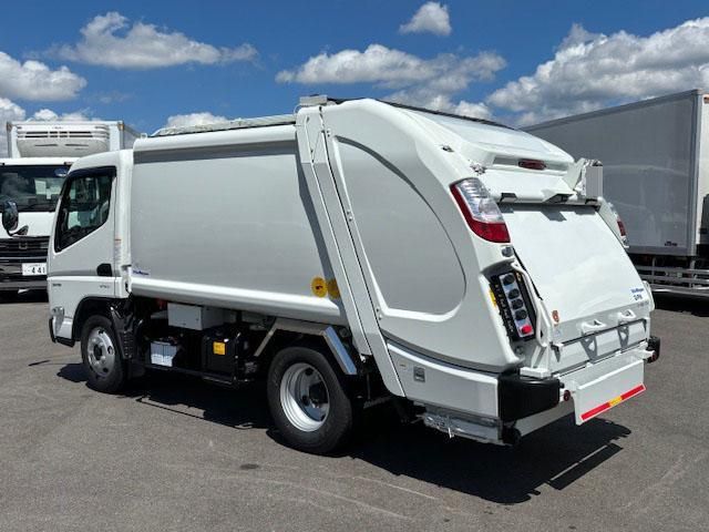 MITSUBISHI CANTER 2024