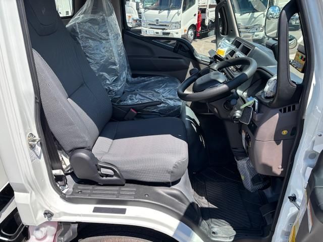 MITSUBISHI CANTER 2024