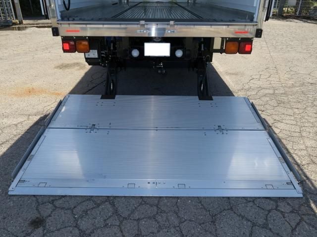 MITSUBISHI FUSOU FIGHTER 2025