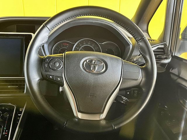 TOYOTA VOXY 2020