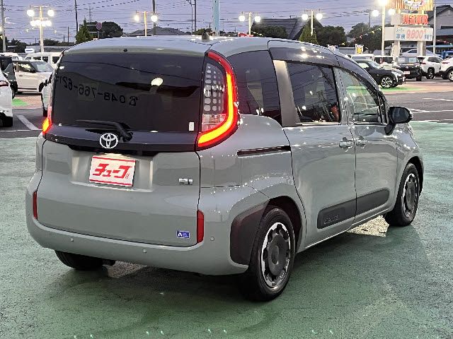 TOYOTA SIENTA HYBRID 2023