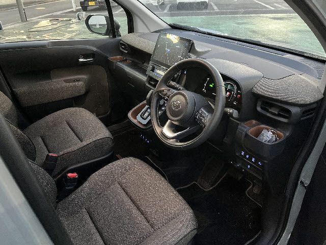 TOYOTA SIENTA HYBRID 2023