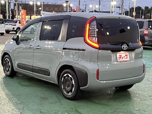 TOYOTA SIENTA HYBRID 2023