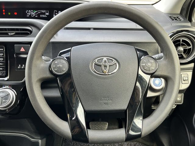 TOYOTA AQUA 2016
