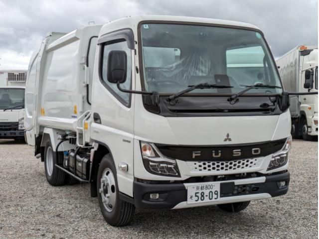 MITSUBISHI CANTER 2025