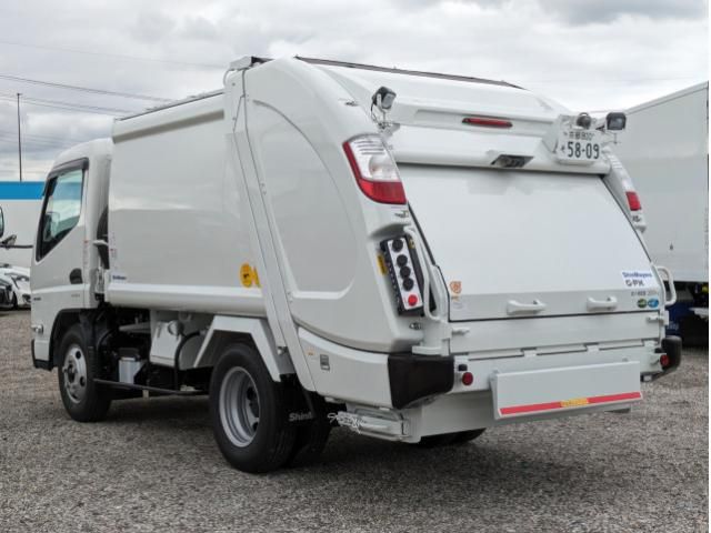 MITSUBISHI CANTER 2025