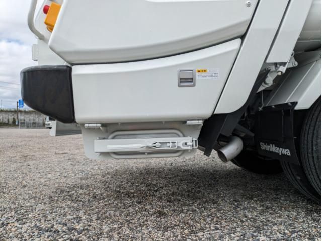 MITSUBISHI CANTER 2025